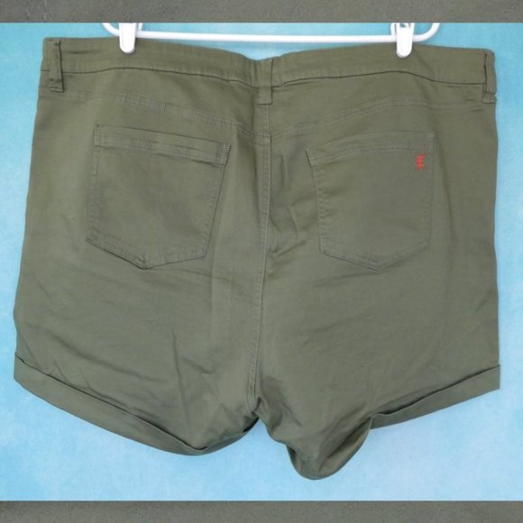 Molly & Isadora Green Shorts 24 - Picture 5 of 7